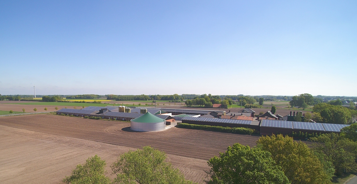 Güllehochbehälter mit Güllerührwerken
