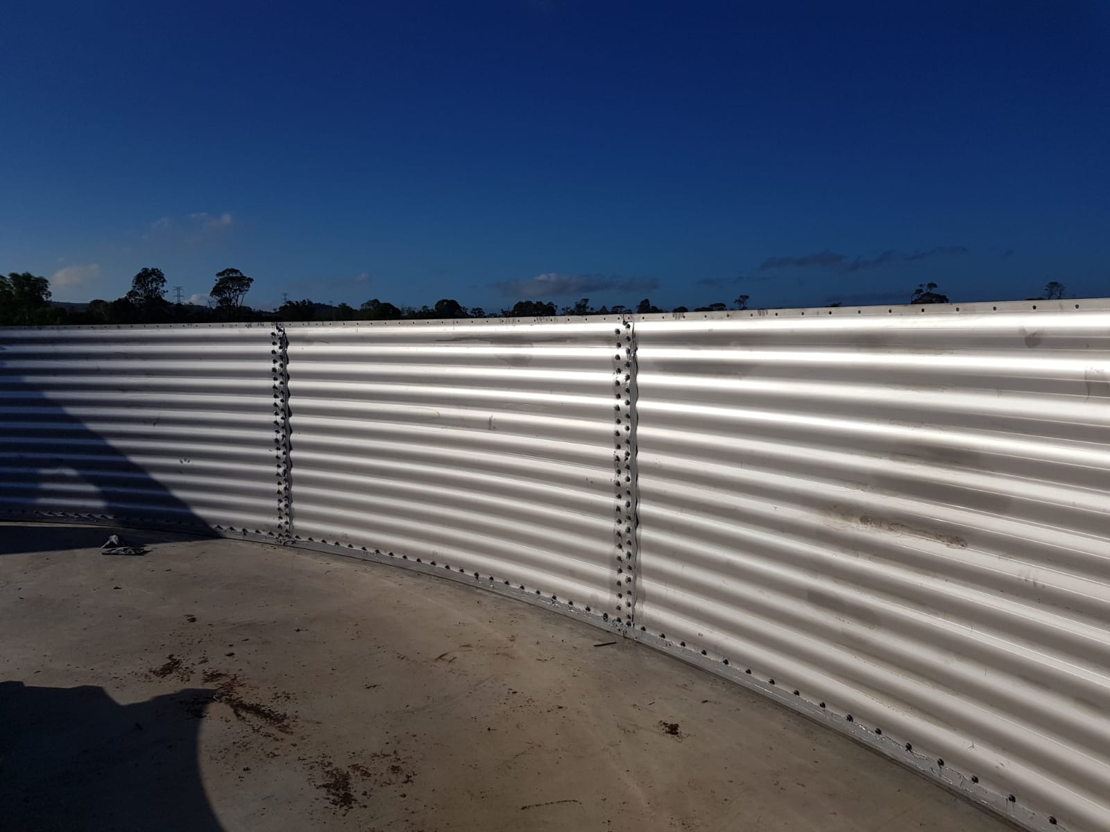 Schweinegülle im Edelstahlsilo