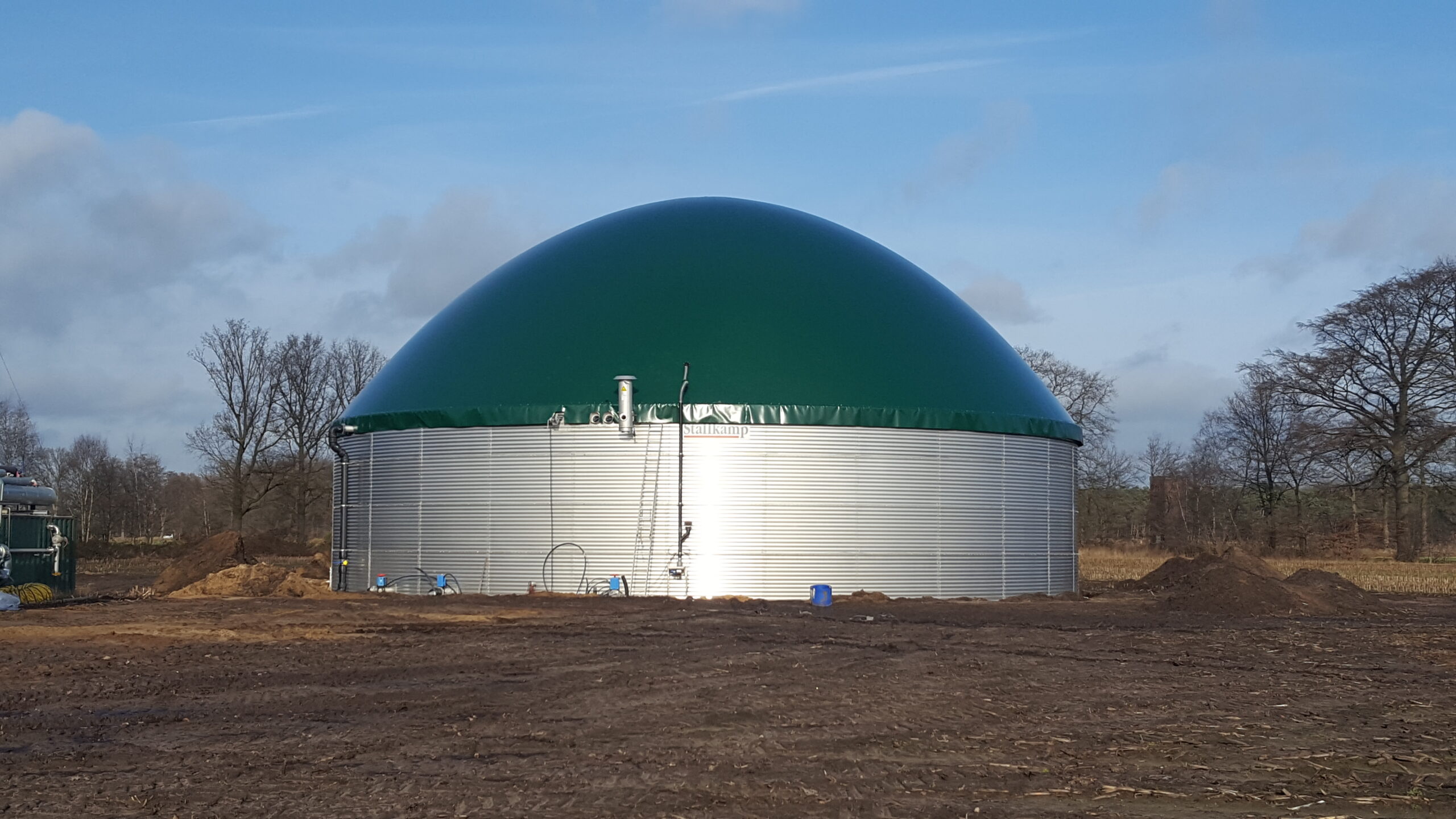 Doppelmembrandach auf einem V4A Behälter