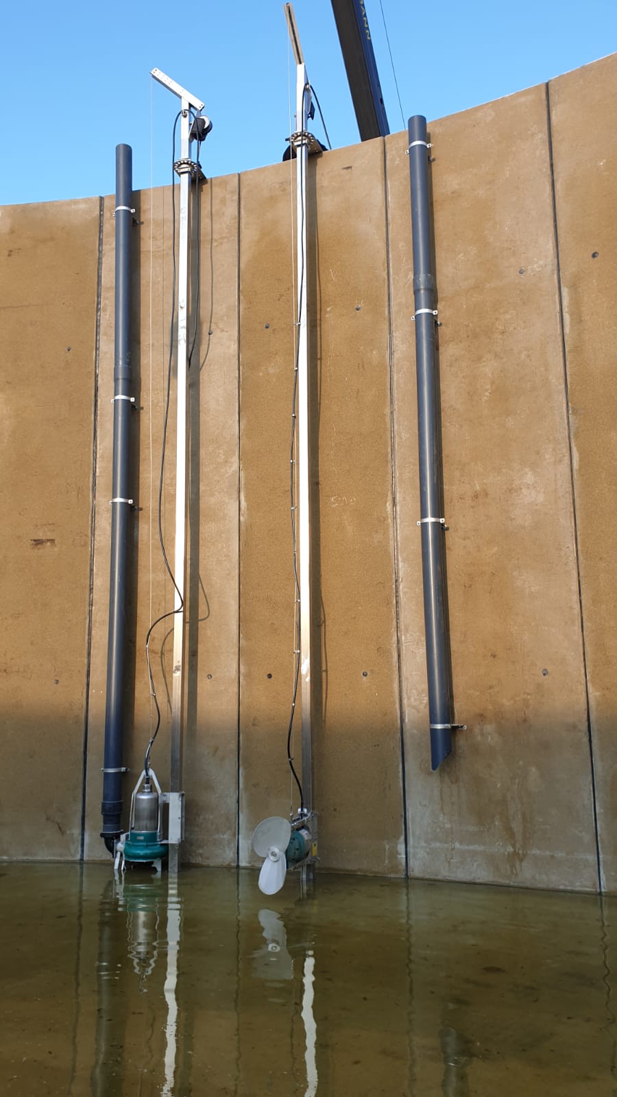 Güllerührwerk und Güllepumpe im Güllesilo